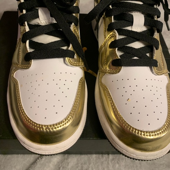 Womens Air Jordan Mids - Picture 5 of 5